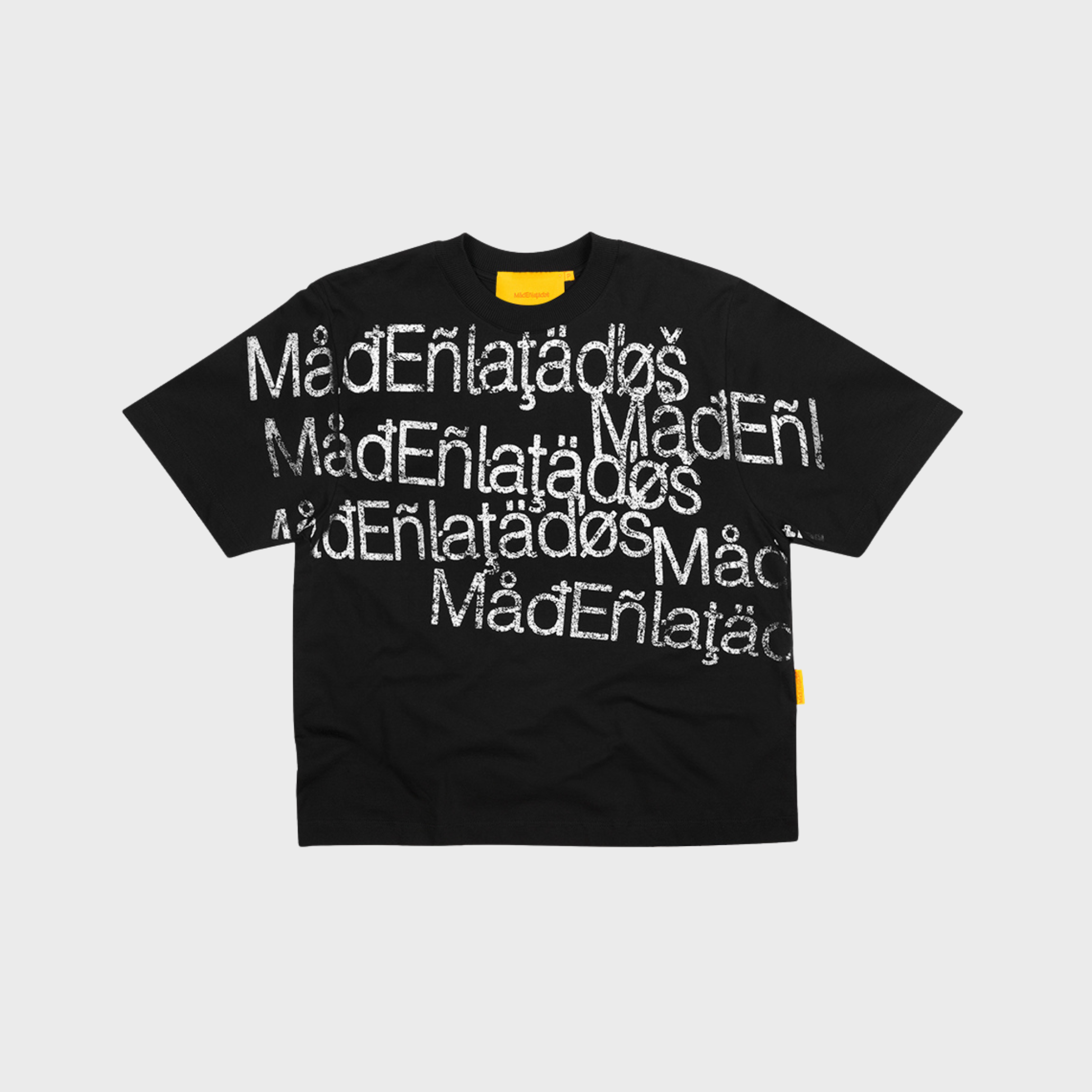 CAMISETA MAD ENLATADOS BOXY MAD CARACTERE - PRETO